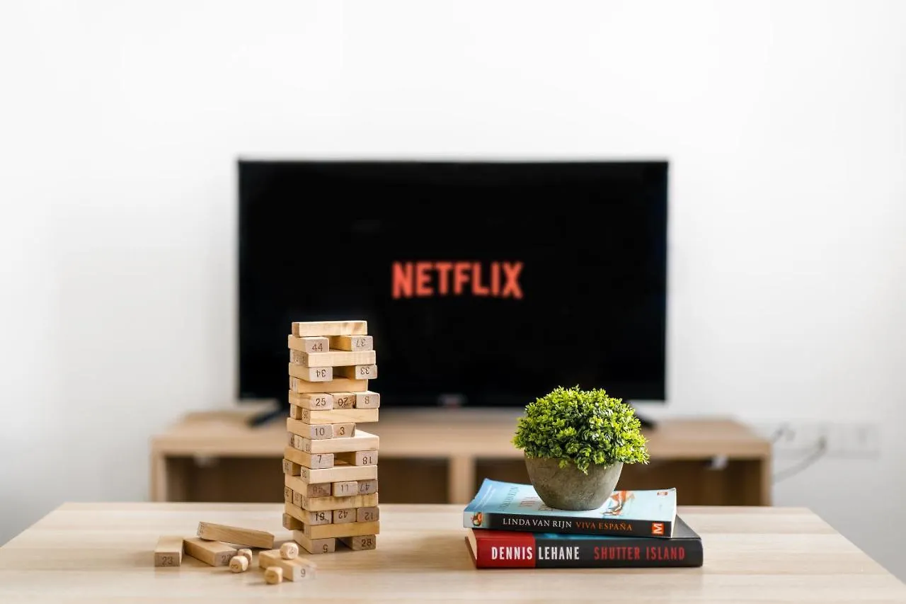 Muji B&W Studio - Seaview At 218 Tropicana Near Komtar Food Heaven With Netflix & Tv Box George Town Apartment