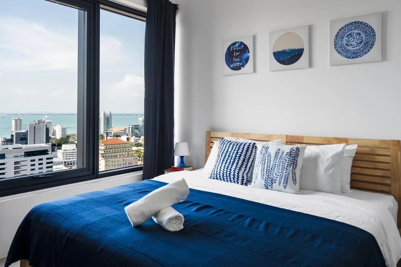 Muji B&W Studio - Seaview At 218 Tropicana Near Komtar Food Heaven With Netflix & Tv Box George Town 0*,  Malaysia